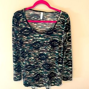 Lularoe Lynnae Long sleeve top